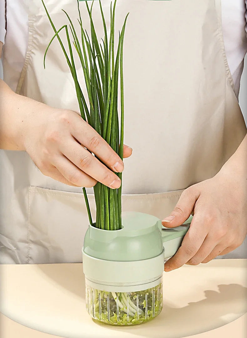 Ensemble de 4 coupe-légumes électriques sans fil portables : presse-ail, hachoir à viande, éplucheur et trancheuse.